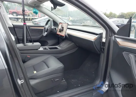 2023 Tesla Model Y Awd/Long Range Dual Motor All-Wheel Drive из США, поврежденный, VIN 7SAYGDEE0PF882120